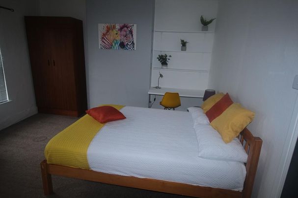 1 bedroom in a house share to rent - Photo 1