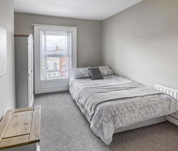 Room 7, 157 University Street, Belfast, BT7 1HR - Photo 1
