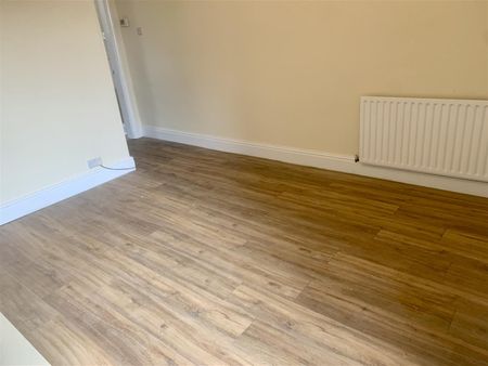 2 bed terraced to rent on Ilkeston, Roberts Street, DE7 - Photo 3