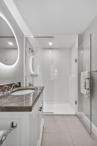 For Lease - 2410 Marine Drive, Oakville, Ontario - Photo 3