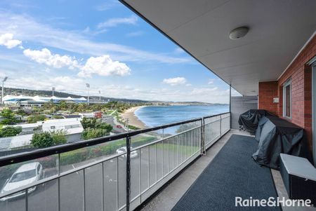 Stunning home with breath-taking views - Photo 4