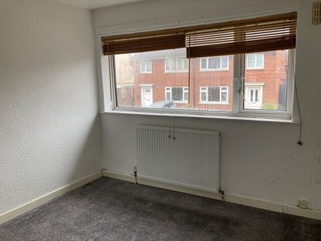 3 Bed Semi-Detached House, Kiln Road, S61 - Photo 4