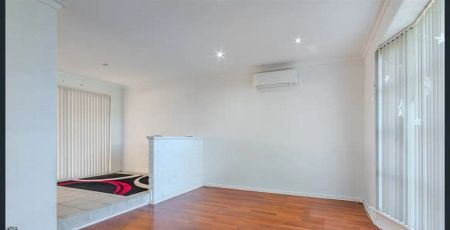 “GREAT 3x1 FAMILY HOME IN PARKWOOD” - Photo 2