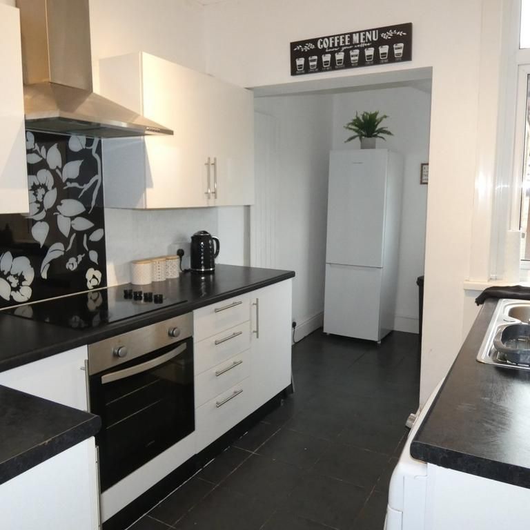 3 bedroom terraced house to rent - Photo 1