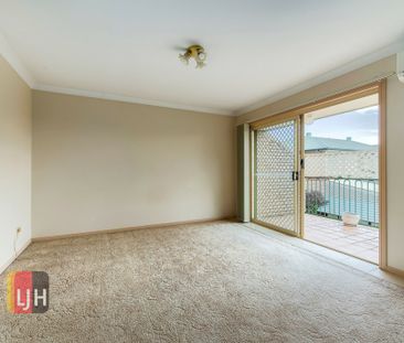 2 BEDROOM TOWNHOUSE WITH COURTYARD MAINTENANCE INCLUDED! - Photo 2