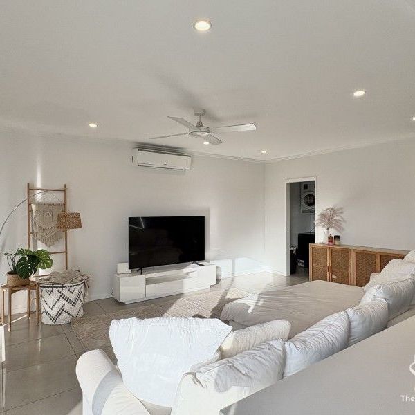 Luxury Living in the Heart of the Gold Coast - Photo 1