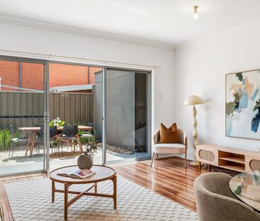 Contemporary Comfort in a Cosmopolitan Lakeside Pocket - Photo 1