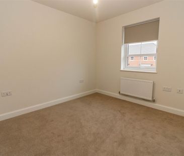 3 Bedroom House - Semi-Detached - Photo 3