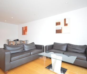 2 bedroom flat to rent - Photo 2