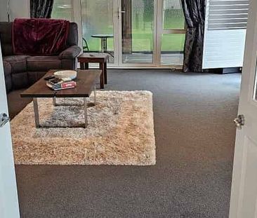 Spacious 4BR family haven with new ext - Photo 3