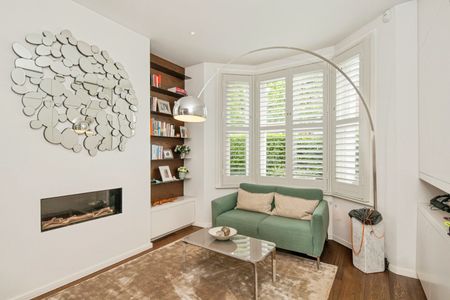 4 Bed Terraced House, Cathles Road, SW12 - Photo 2
