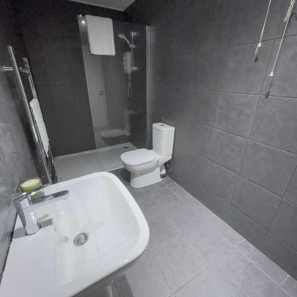 Sheil Road, L6 - Photo 1