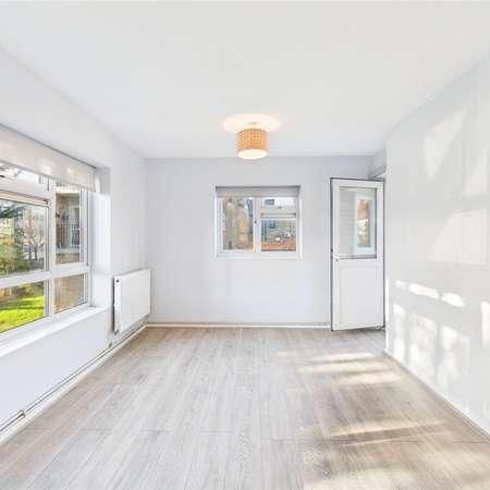 Dale Court, Grove Hill, South Woodford, London, E18 - Photo 1