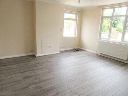 3 bedroom flat to rent - Photo 5