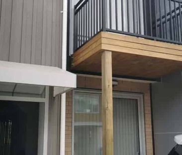 Convenient 2 bedroom townhouse - Photo 4