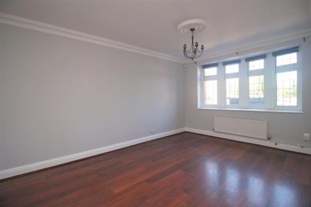 4 bedroom end of terrace house to rent - Photo 2