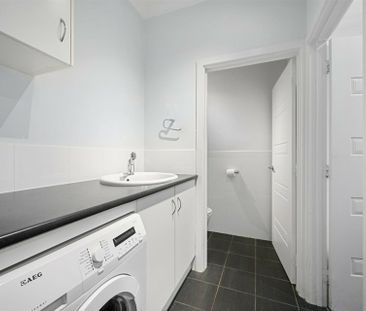 Charming 3- bedroom home - Photo 3