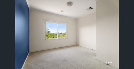 Light-Filled Townhouse with Wrap-Around Courtyard - Photo 4