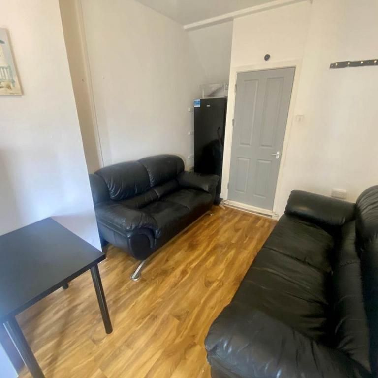 4 bedroom house to rent - Photo 1