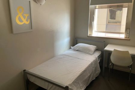 3 Bedroom Fully Furnished Apartment in the Perfect CBD Location! AVAILABLE NOW - Photo 5