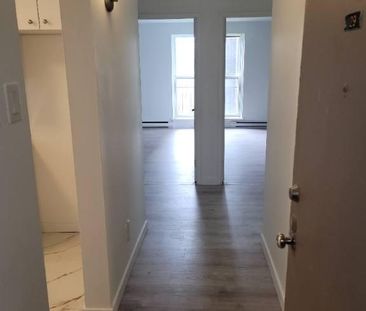 Très Bel Appartement 4 1/2 DDO à Louer - Boulevard des Sources - Photo 1