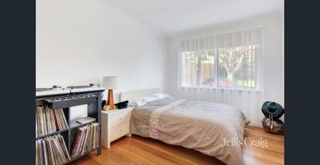 FAMILY HOME IN CENTRAL ELTHAM - Photo 4