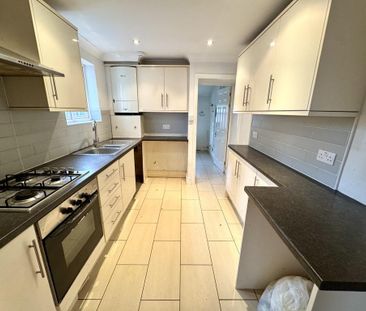 4 bedroom terraced house to rent - Photo 2