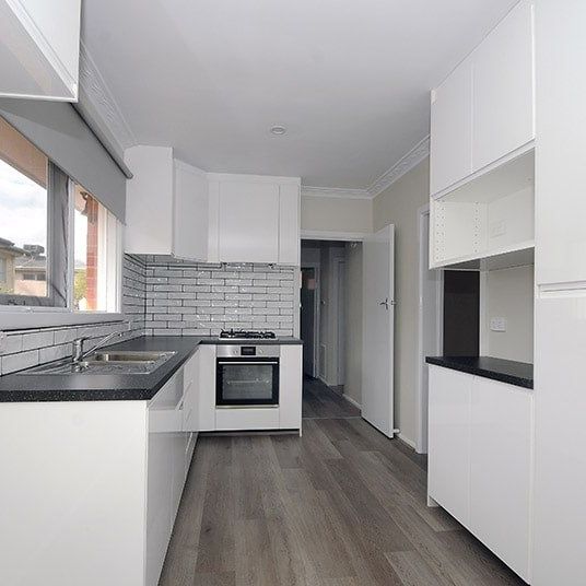 Stylish 3-Bedroom Unit in the Heart of Glen Waverley - Photo 1