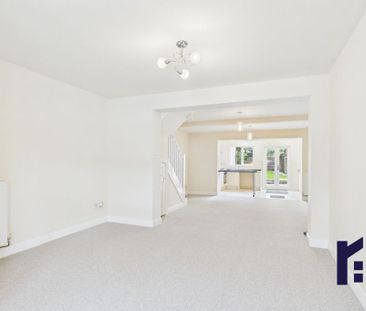 3 bedroom end of terrace house to rent - Photo 2