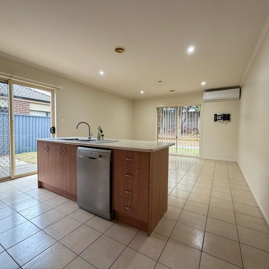 $590 PER WEEK! Great Location! - Photo 1