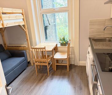 Studio Flat, Very Near Warwick Road Area, SW5 - Photo 1