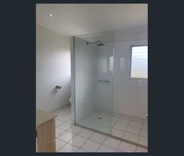 The Perfect Home for Indoor–Outdoor Living! - Photo 4