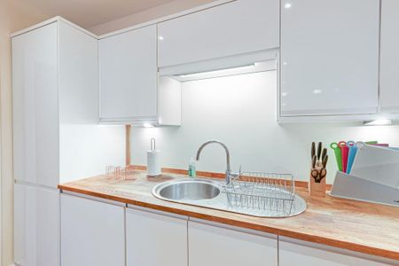 3 bedroom apartment to rent - Photo 3