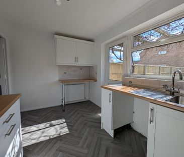 2 bed End of Terrace in Heath Way , Horsham, RH12 5XT - Photo 6