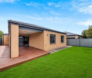 Modern Family Home in Cranbourne East - Photo 6