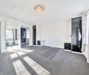 5 bedroom detached house to rent - Photo 3