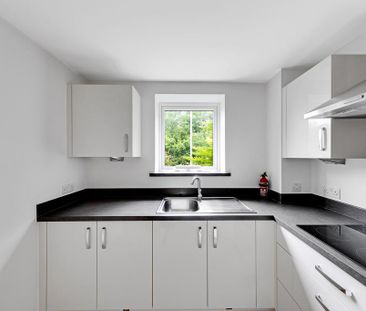 1 bedroom retirement property to rent - Photo 5