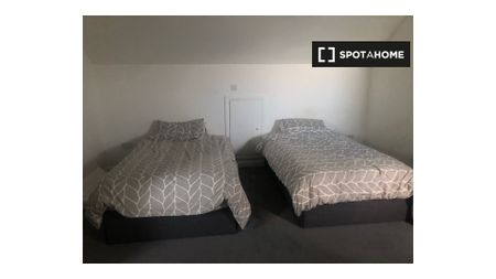 Ensuite room to rent in 5-bedroom houseshare in Bray, Dublin - Photo 2