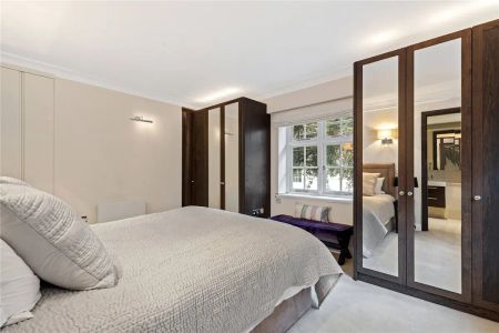 2 bedroom flat in Rutland Gate - Photo 4