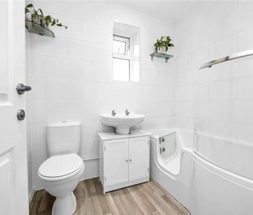 3 bedroom semi-detached house to rent - Photo 3