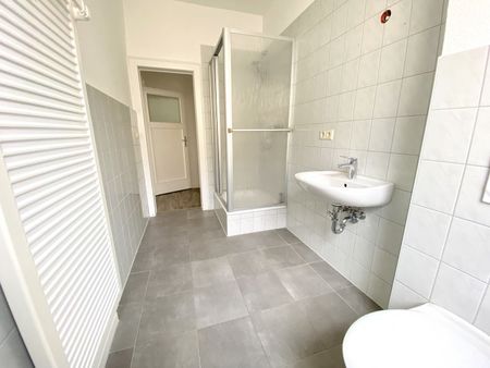 Hier trifft Alltagstauglichkeit auf Gemütlichkeit: Schöne 2-Zimmerwohnung mit Balkon - Photo 4