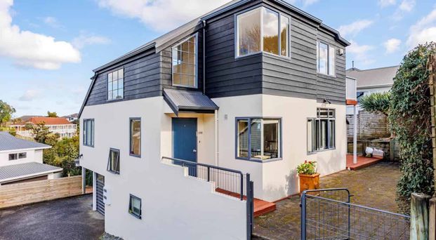 Spacious Family Living Near Beaches, Parks & T... - Photo 1