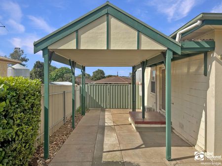 This delightful three-bedroom property could be just the one for you! - Photo 2