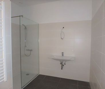 Moderne 2-Zimmer Wohnung mit Lift, großer Loggia und Garagenplatz - Photo 2