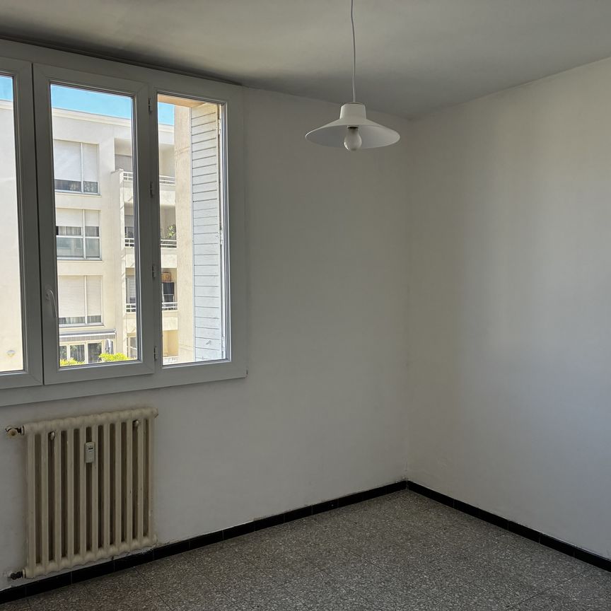 Location Appartement 3 pièces 66m² NIMES 30000 - Photo 1