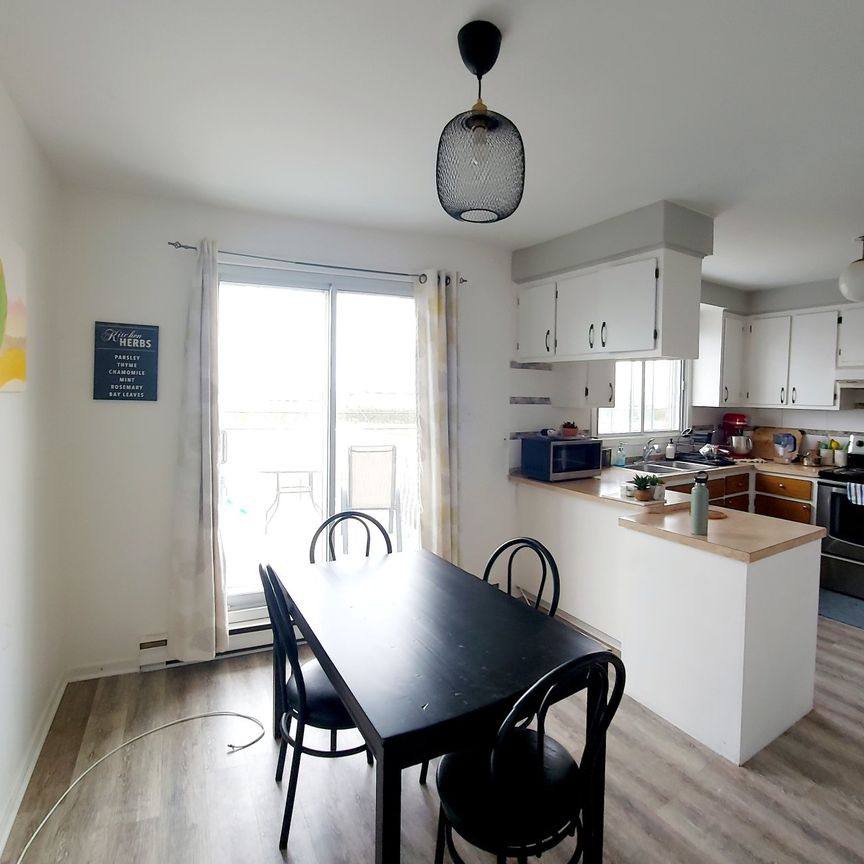 574 Av. de Cherbourg, Laval (Chomedey), QC H7W - Photo 1