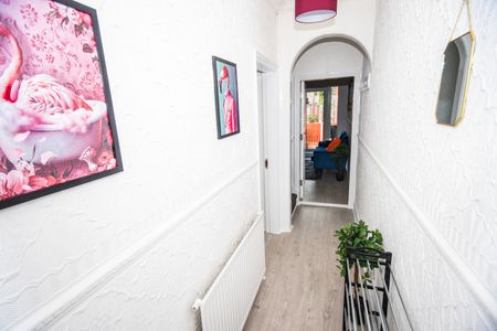 S70, Barnsley - Photo 5