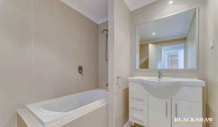 Two Bedroom Apartment In Prime Location - Photo 3