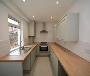 3 bedroom terraced house to rent - Photo 2