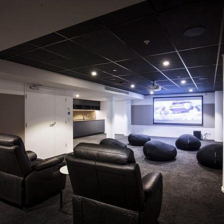 Prime Location Studio Apartment - Fully Furnished! - Photo 2